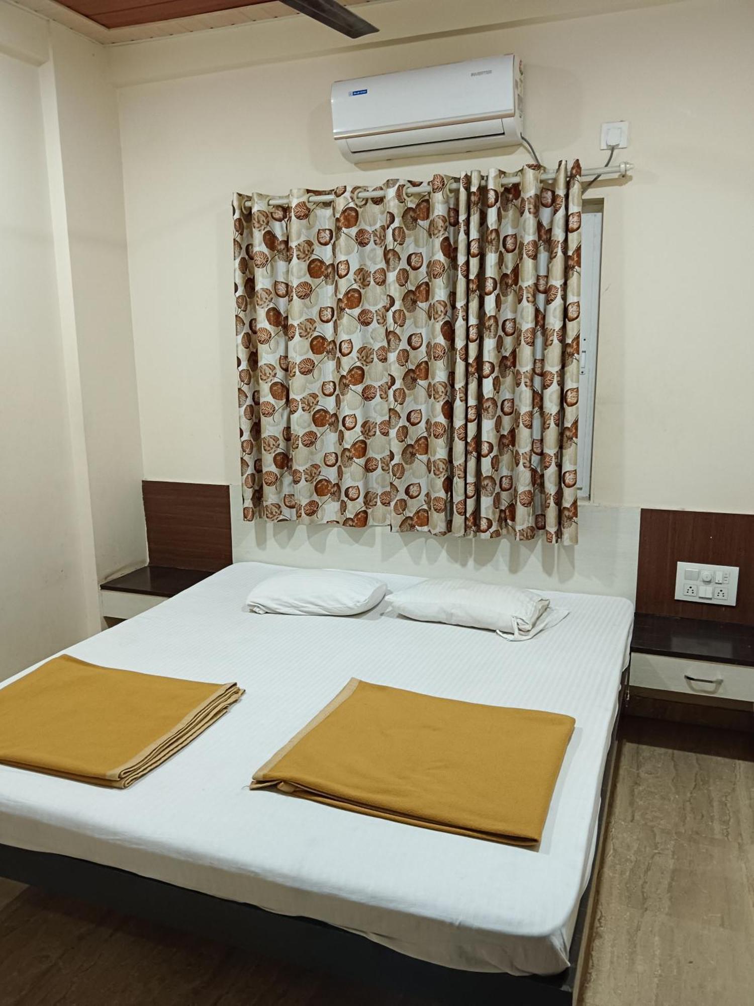 Samraj Lodge *